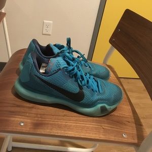 Kobe X basketball shoes
