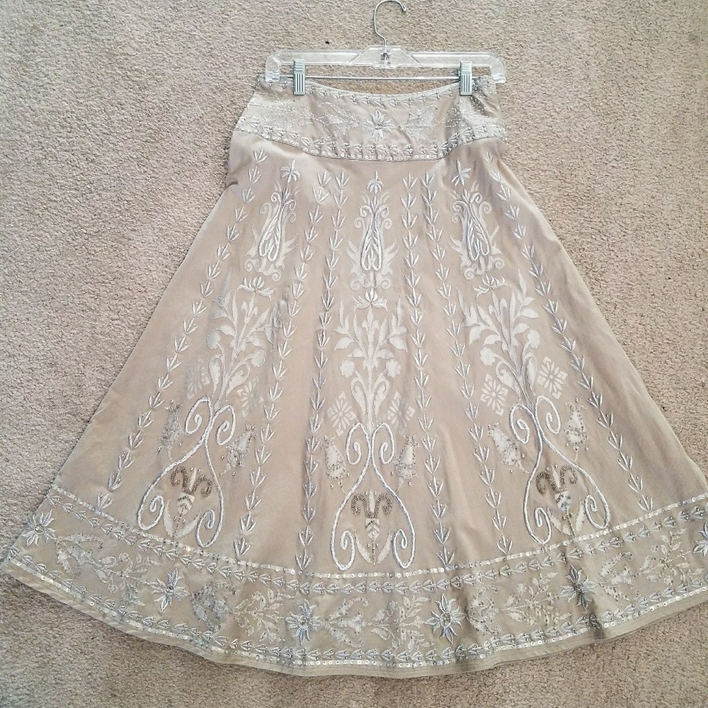 New w/o tags Embroidered skirt