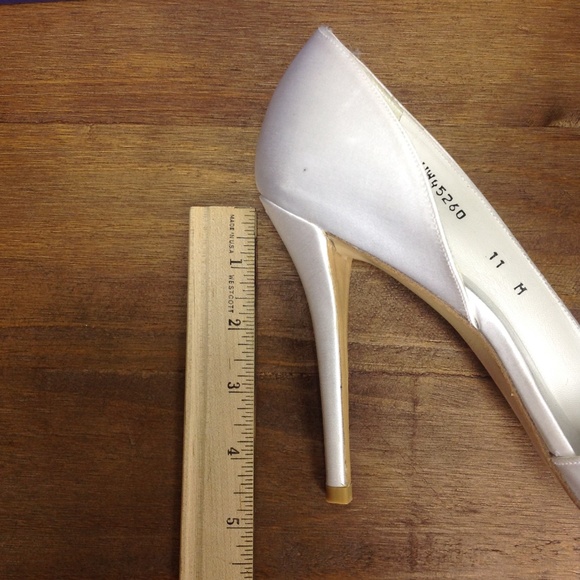 NWT Stuart Weitzman White Satin Open Toe Heels - Picture 7 of 8