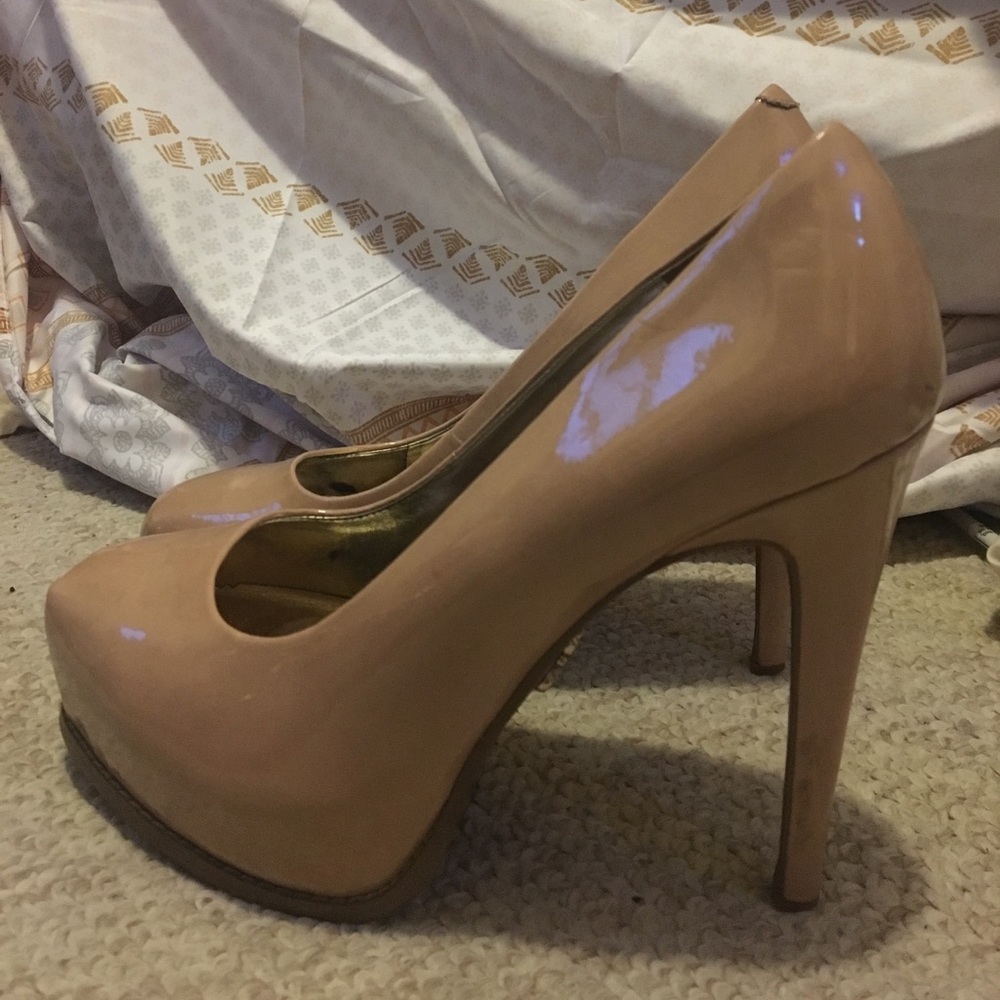 Simply Vera 4 1/2 inch nude pumps