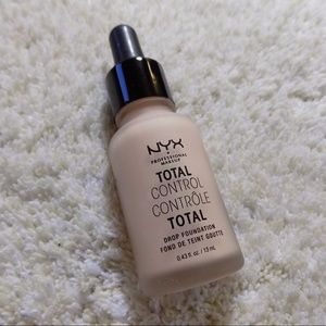 NYX Total Control Drop Foundation - Light Ivory