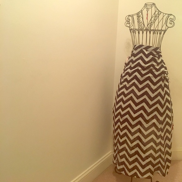 Black and White Pattern Long Skirt - Picture 1 of 2