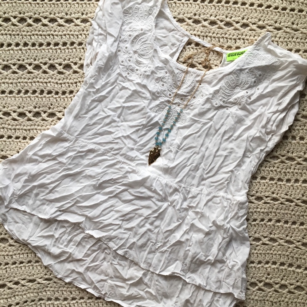🌸 Beautiful White Peplum Top 🌸
