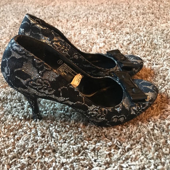 Black and silver heels - Picture 2 of 2