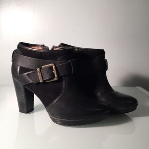 Clark artisan leather ankle boots w/ Buckle