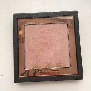 LE mac bao bao wan highlighter