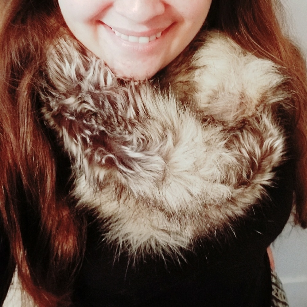 💥💥💥 Sold!!! 💥💥💥Black and White Faux Fur Cowl