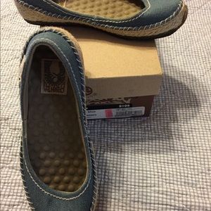 New Simple Shoes Sz 8