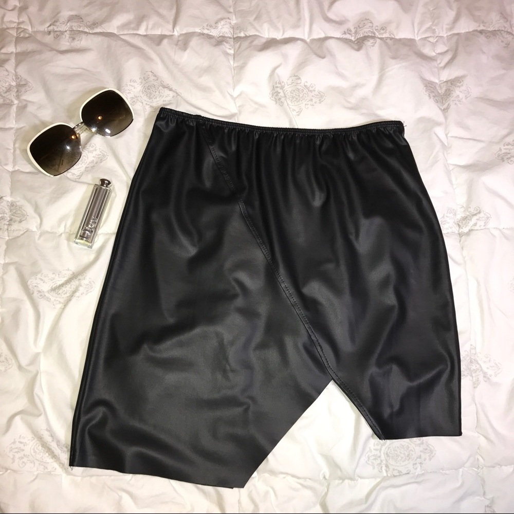 Last chance❗️NWOT Forever 21  asymmetric skirt