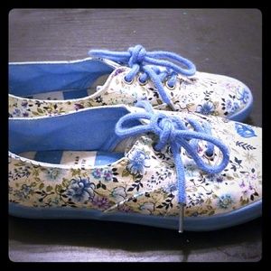 Floral flat sneakers