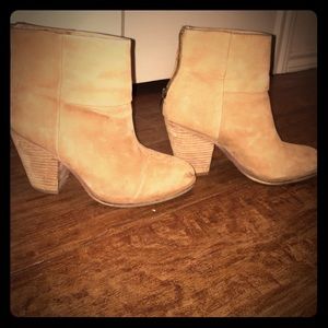 Vince Camuto booties perfect for fall!