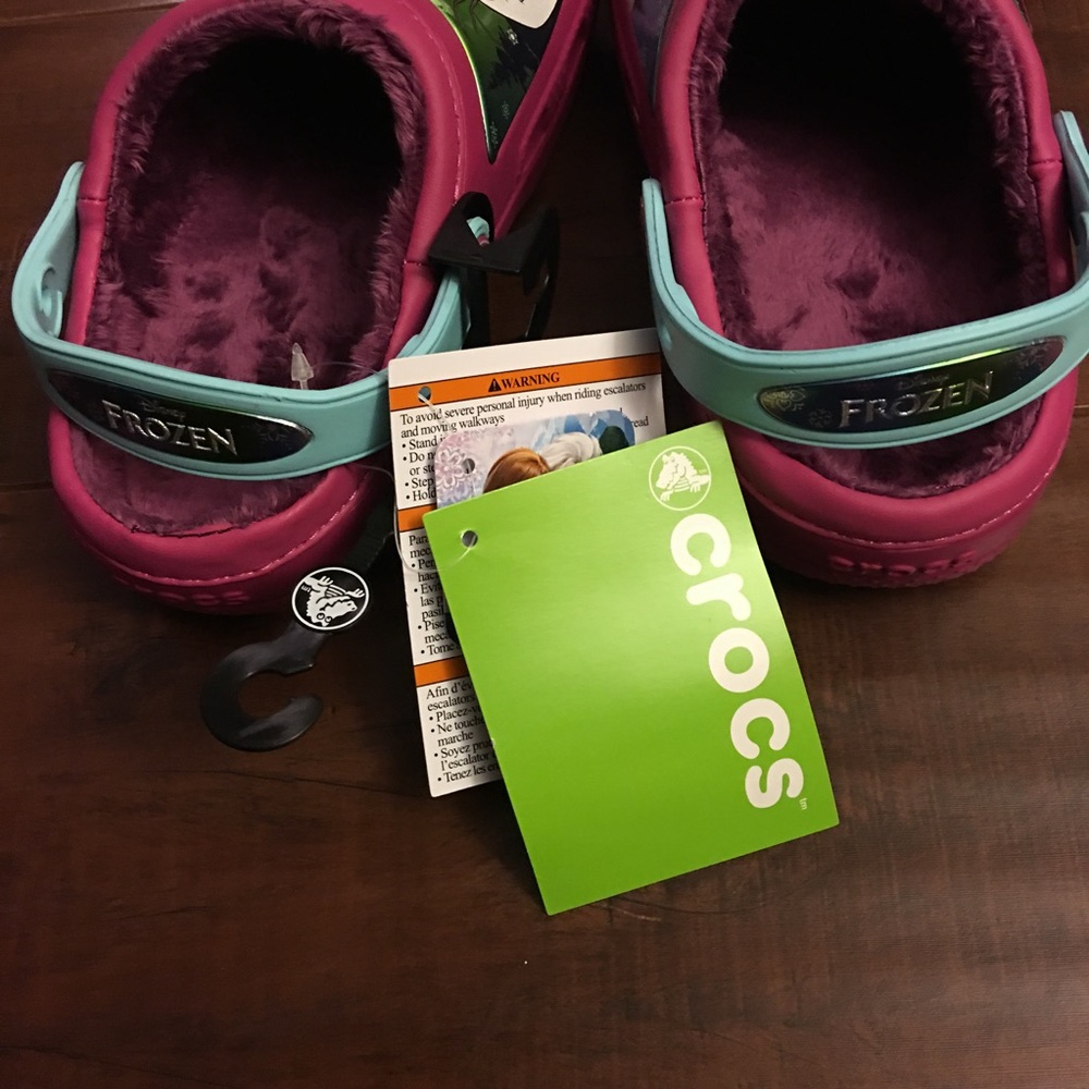 ❣️Host Pick❣️Disney Crocs Frozen Faux Fur Lined - Picture 3 of 3