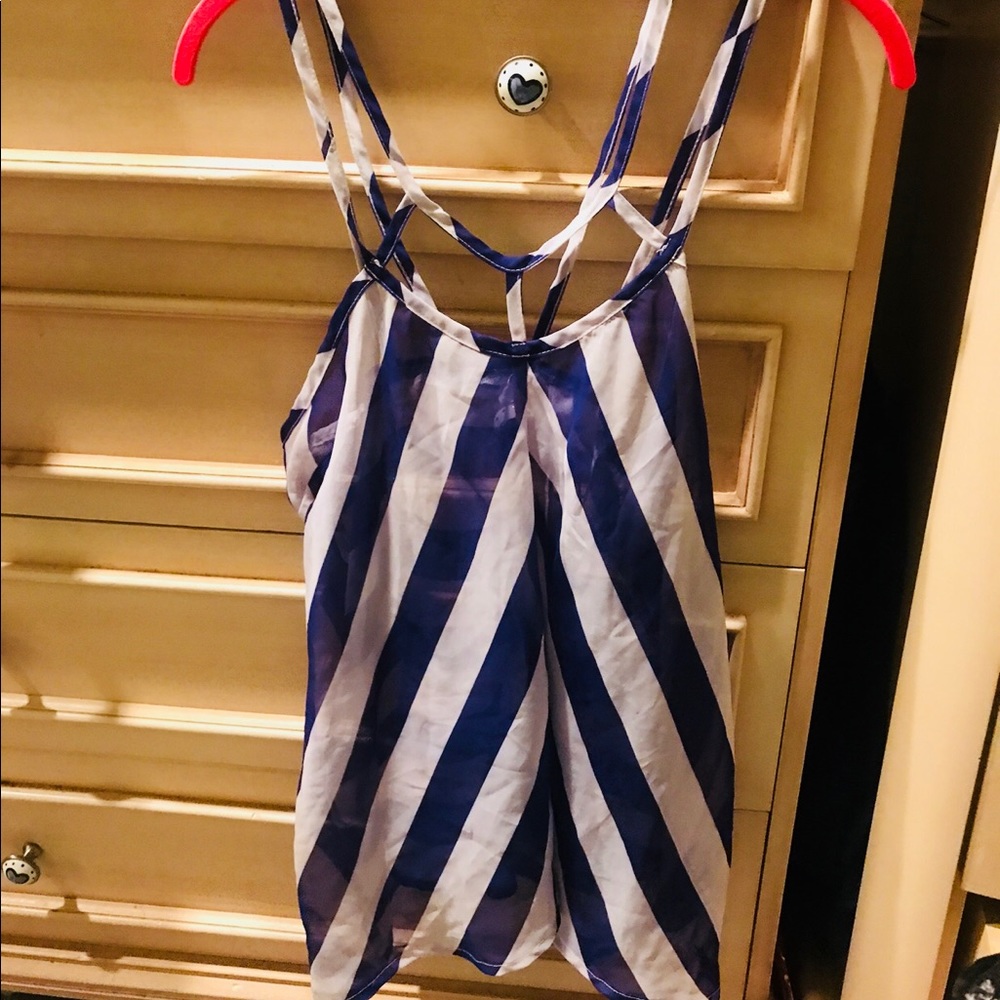 Very cute tank top! NEVER WORN 🤗