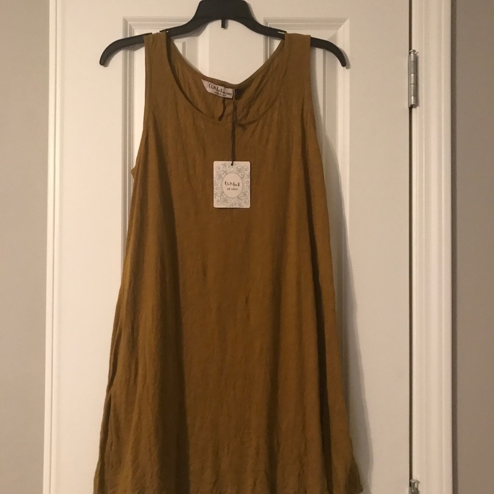 Brownish/mustard tunic length tank