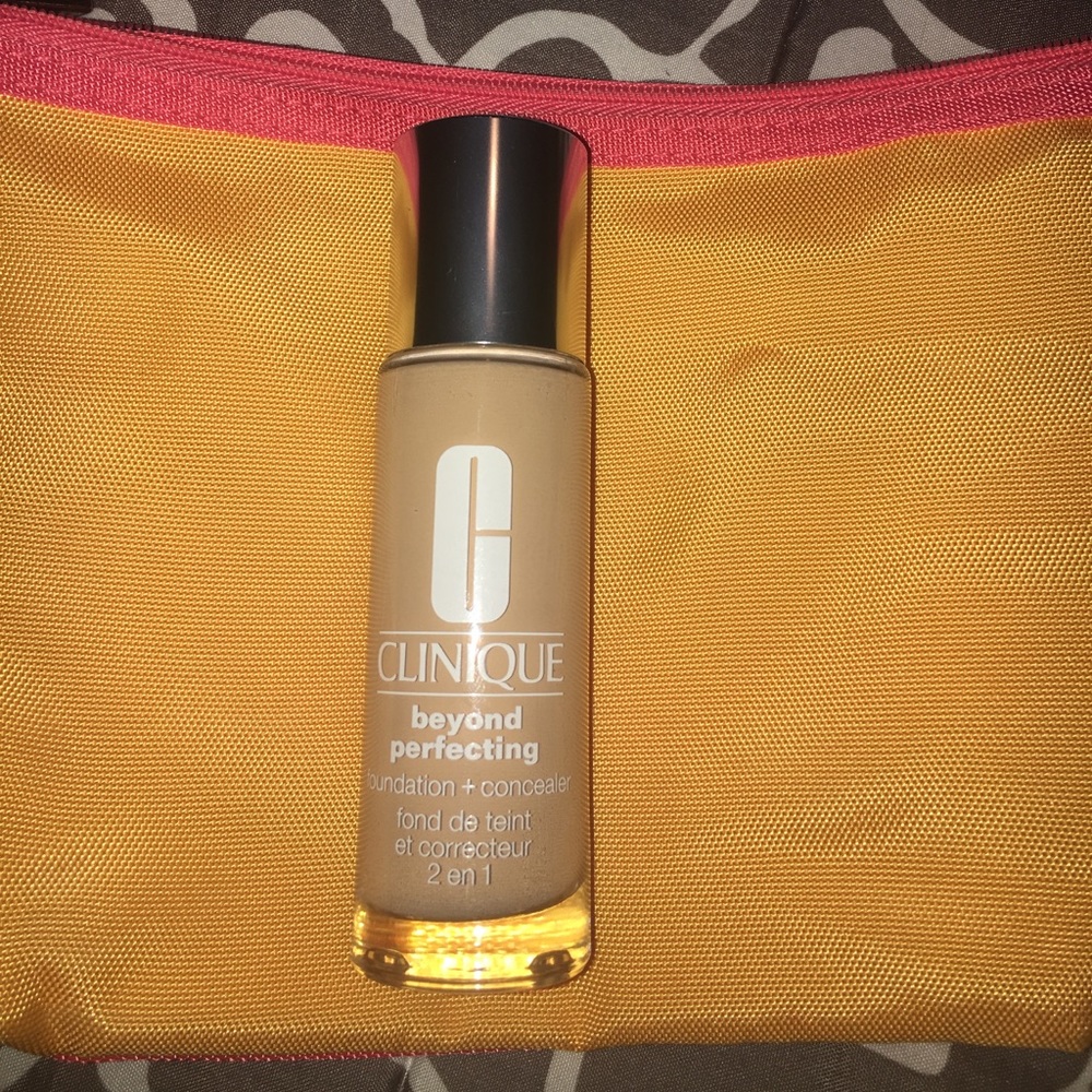 Clinique beyond perfecting foundation + bag