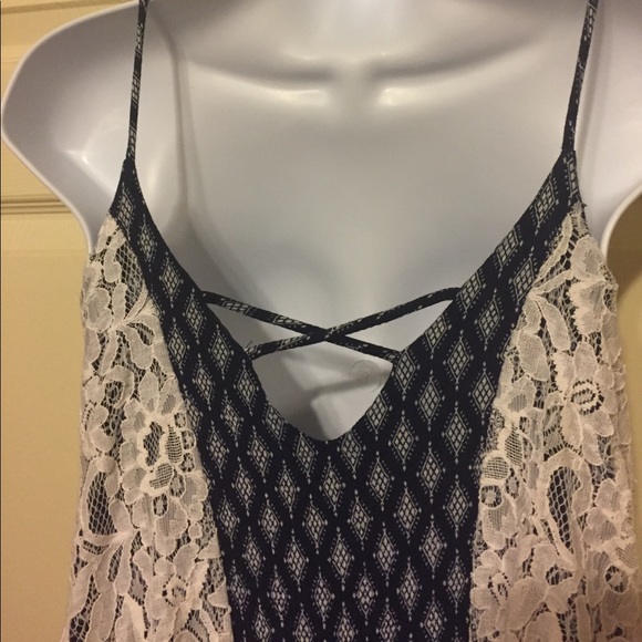 Lace tank top - Picture 3 of 4