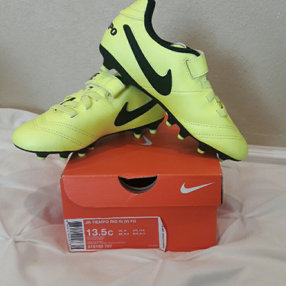 Boys Nike highlighter yellow soccer cleats