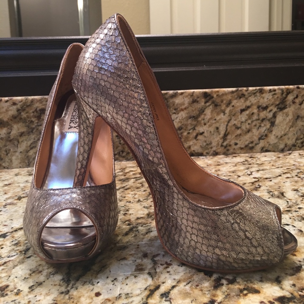 SPARKLY! 😍 Badgley Mischka crocodile print shoes