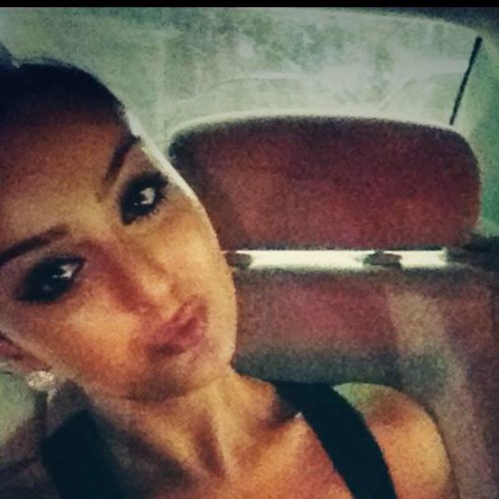 Meet your Posher, Elaha