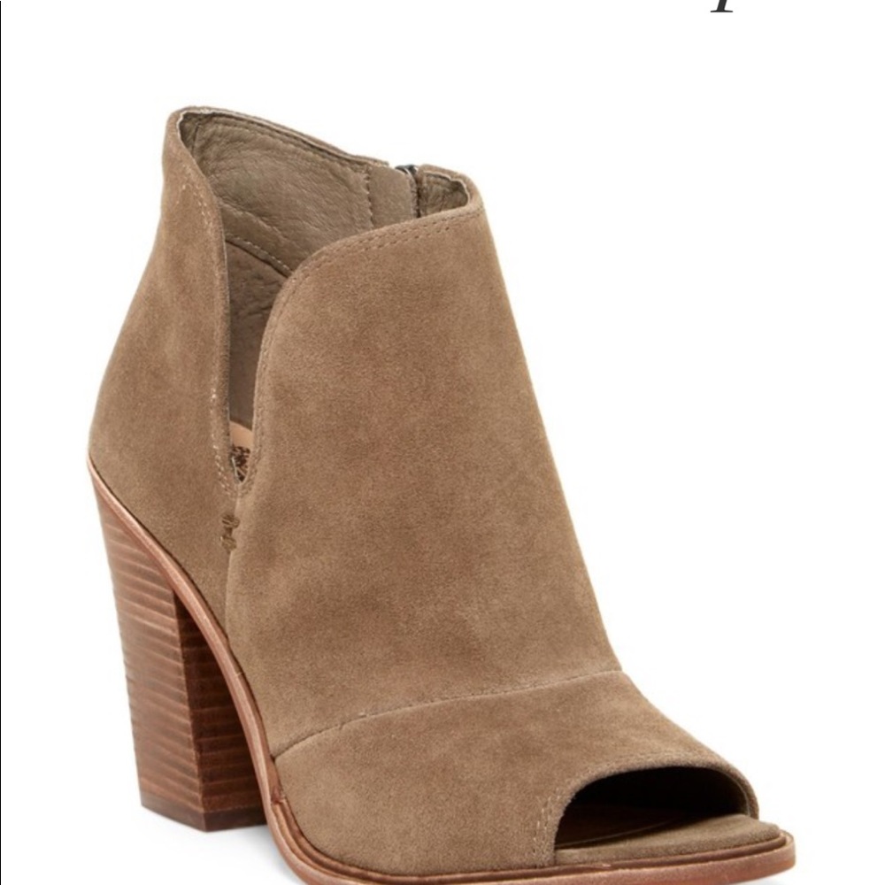 LOOOKINNGGG FORRRR!!! Vince katleen size 6.5 brown