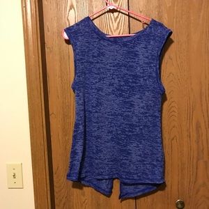 Women’s activewear top