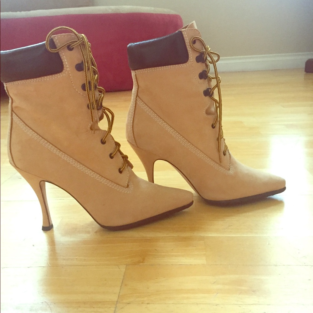 Authentic NEW  MANOLO BLAHNIK SUEDE ANKLE BOOTS