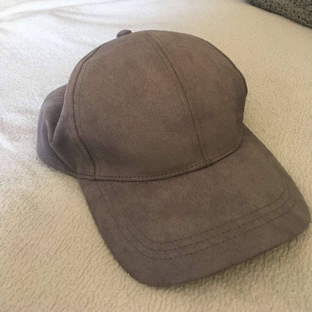 Sporty Chic - Gray suede baseball cap
