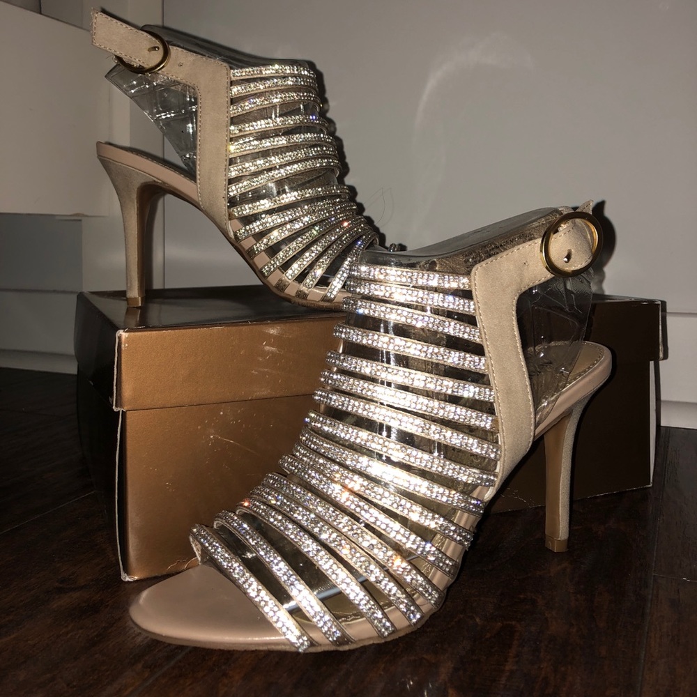 SHOES - Picture 2 of 4