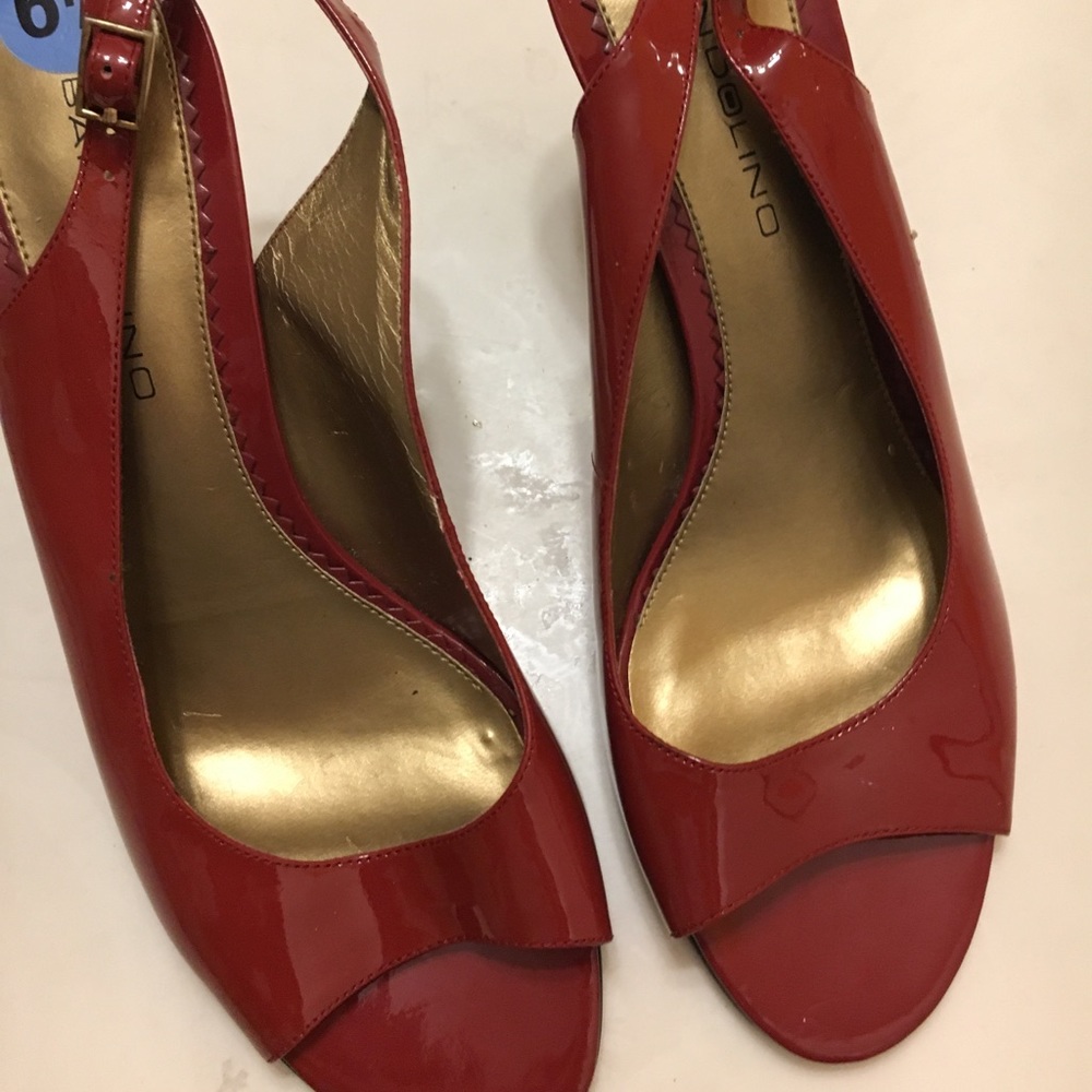 Red pumps