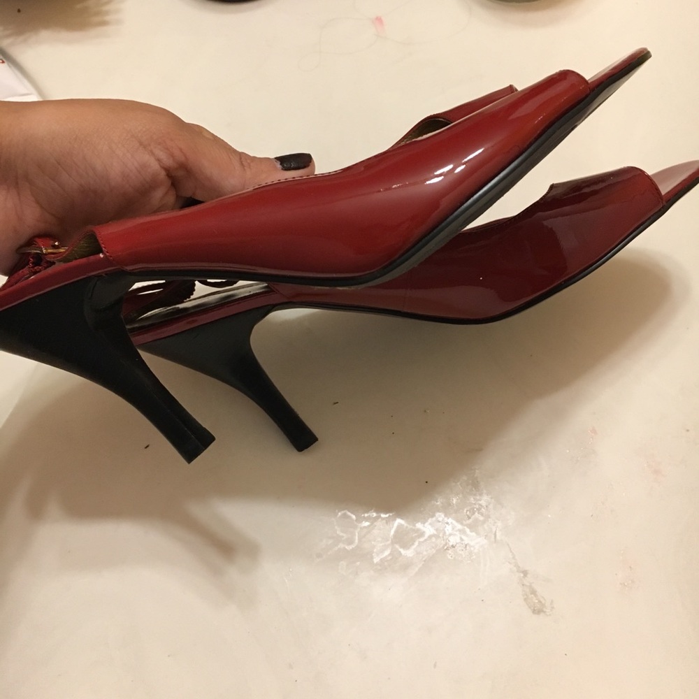 Red pumps - Picture 2 of 2