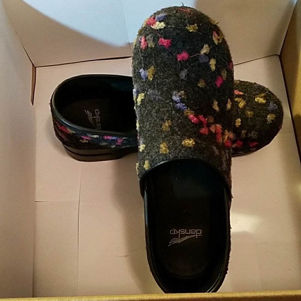 Dansko clogs as 42