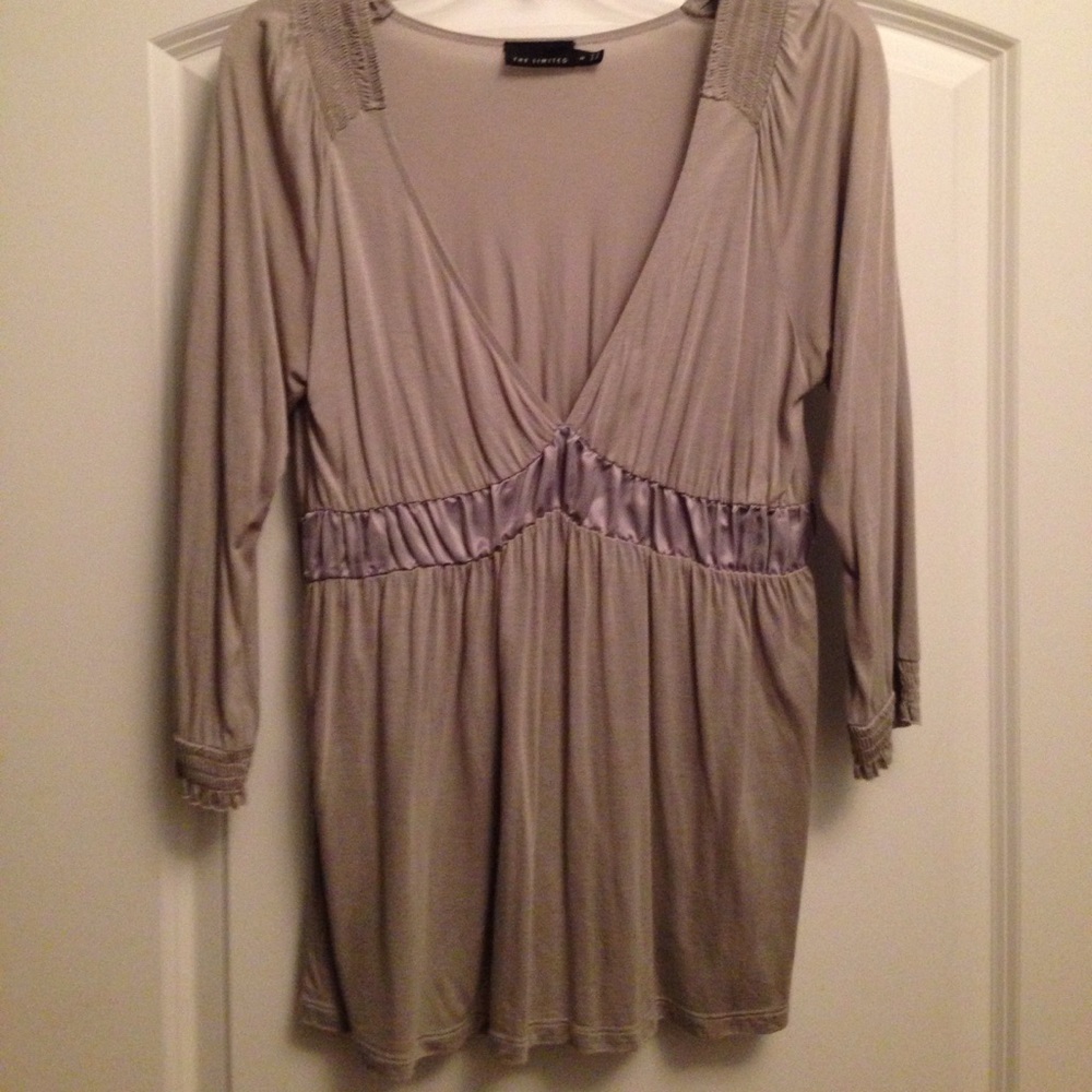 Gray flowy top with satin trim