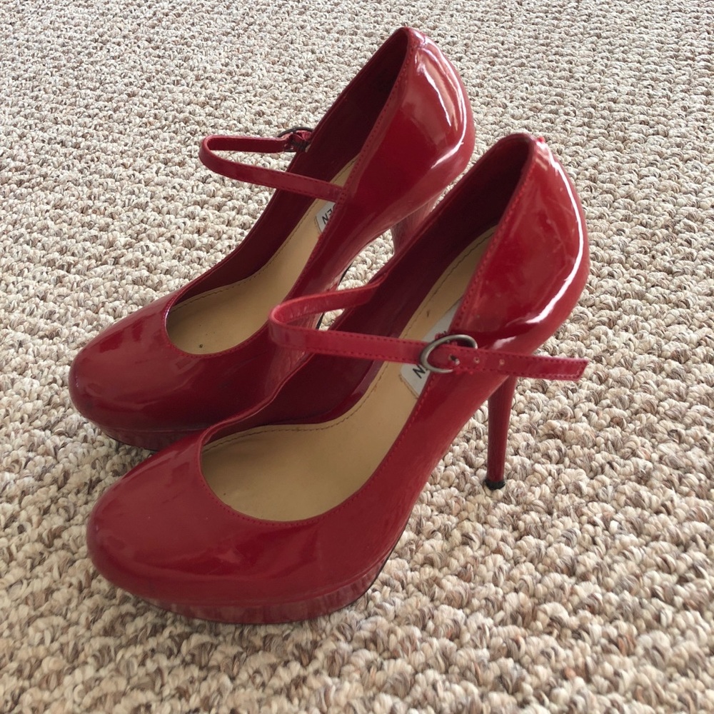 Steve Madden red glossy heels