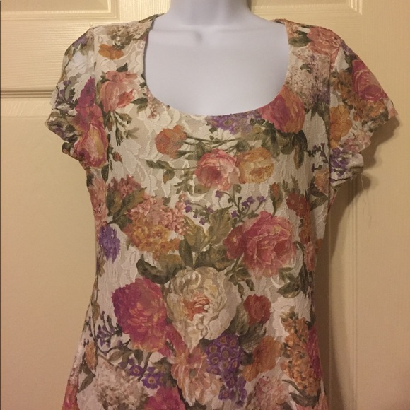 Lace cap sleeve flower dress - Picture 2 of 3