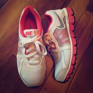 Women’s Nike Dual Fusion Size 7.5