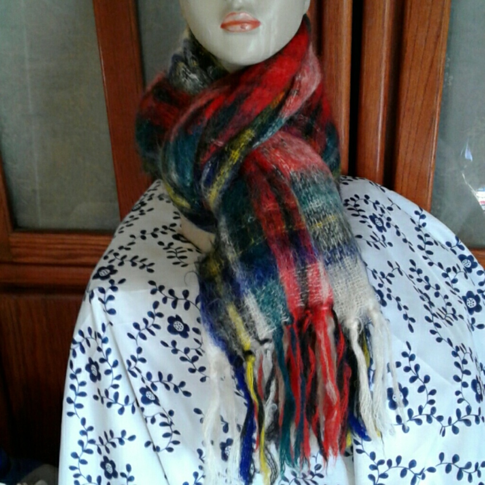 VINTAGE ROYAL SCOT LABELED FASHION SCARF