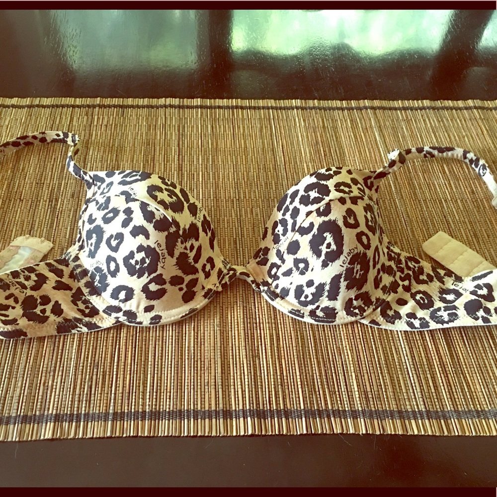 Patterned bra