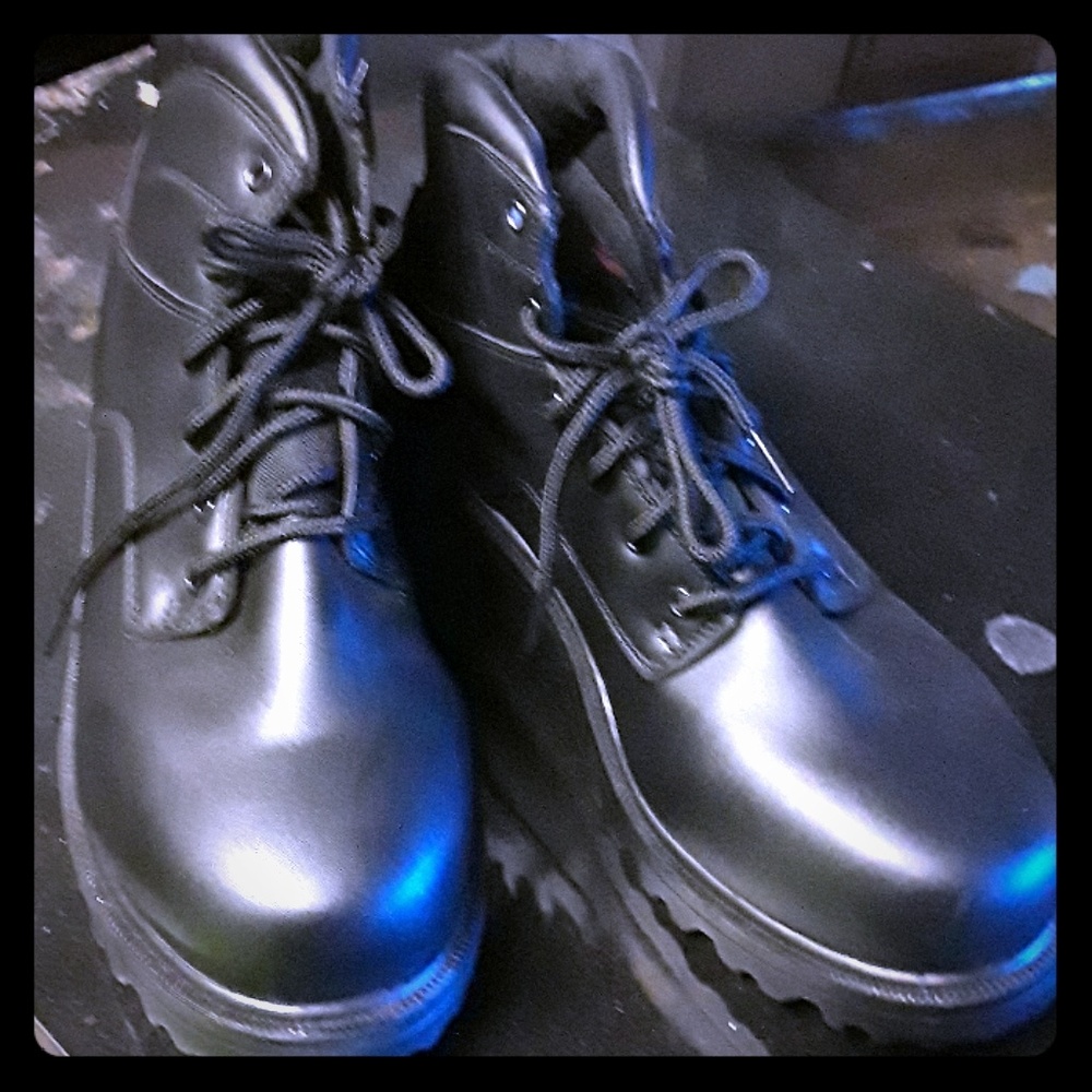 Black men's work boots