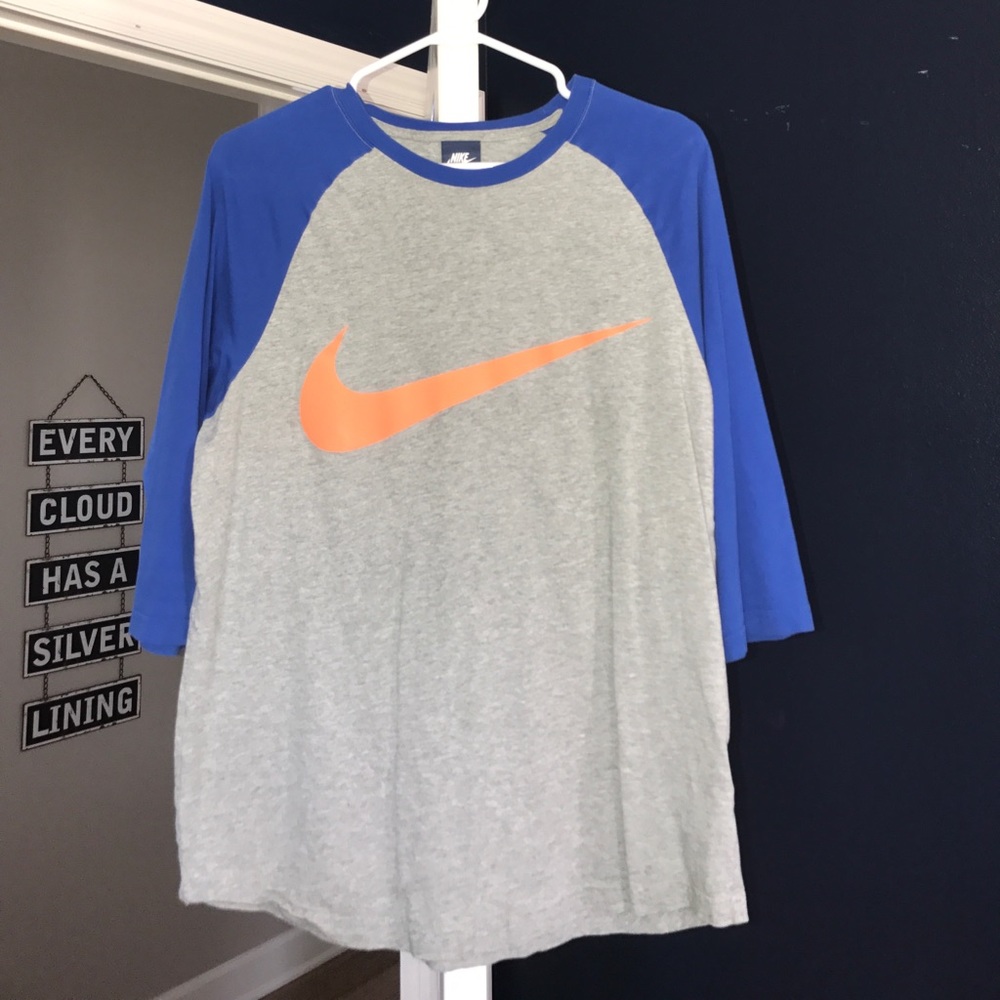 Men'a Nike Swoosh t-shirt (Large)