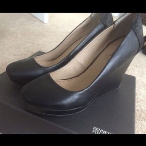 Kenneth Cole Reaction Black Wedge