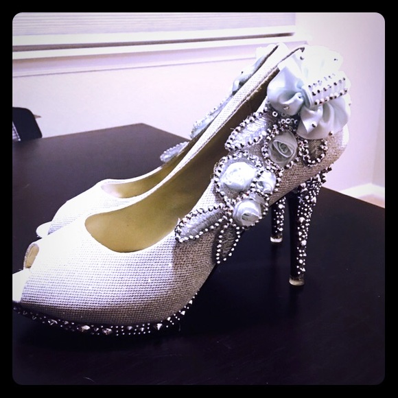 Brand new never worn formal heels - Picture 1 of 4