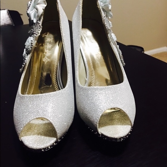 Brand new never worn formal heels - Picture 3 of 4