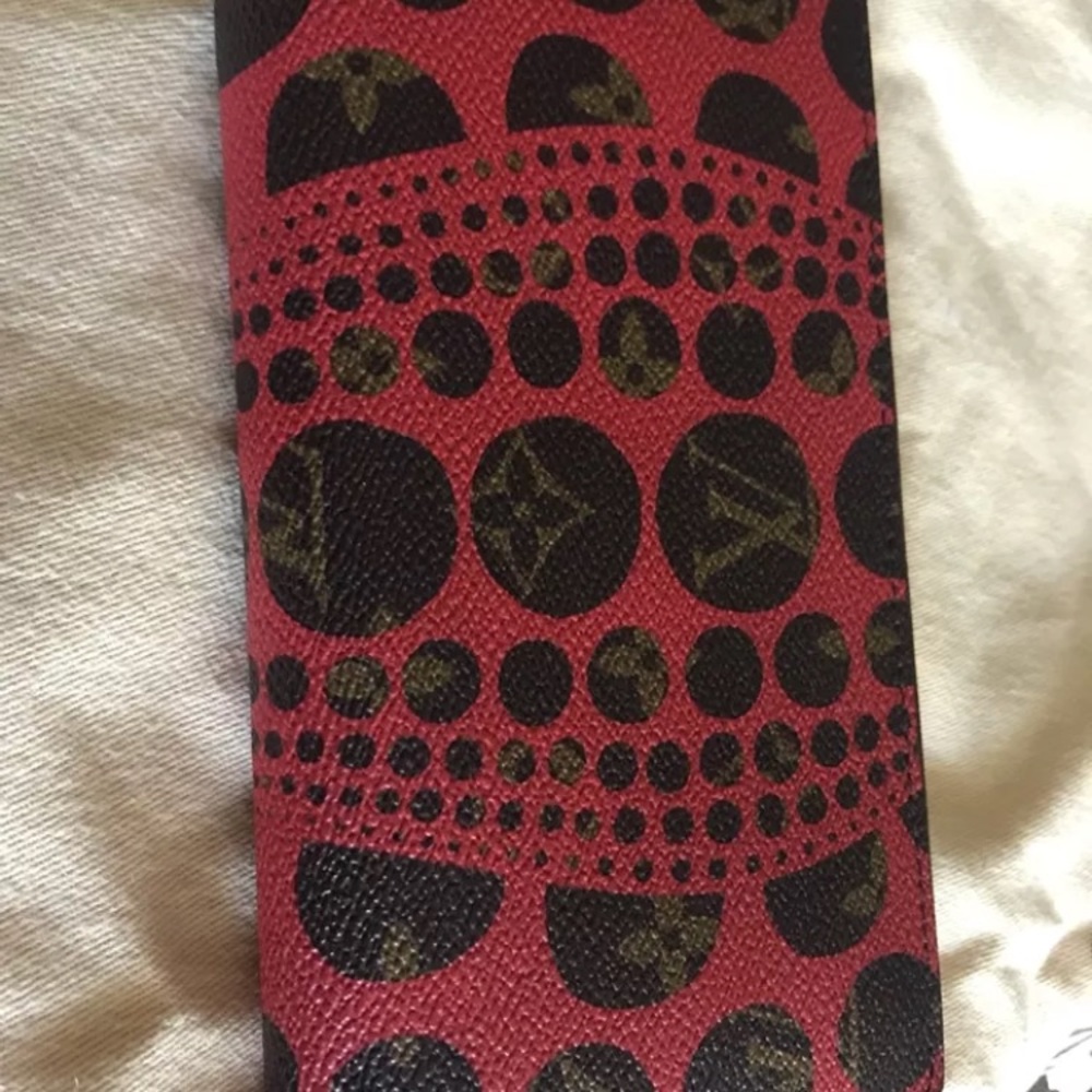 Authentic Louis Vuitton kusama wallet Zippy