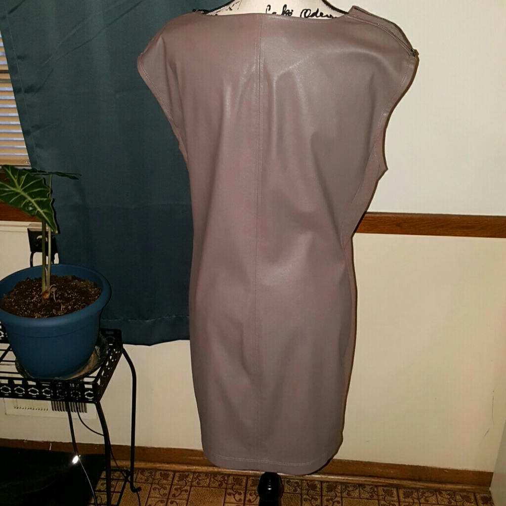 Dress - Picture 5 of 6