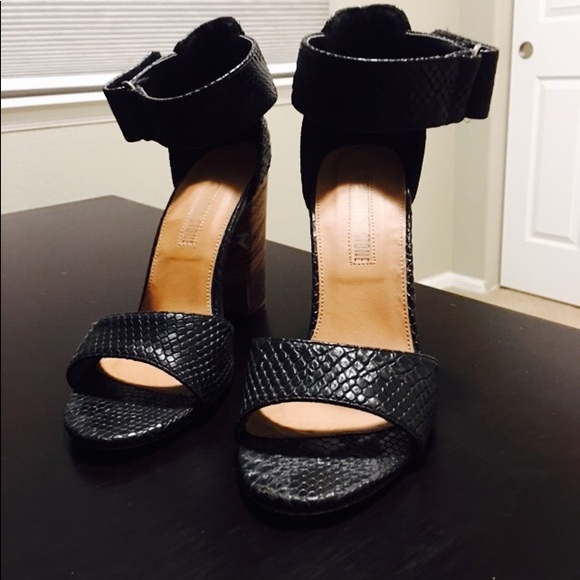 Gently used black heels - Picture 2 of 3