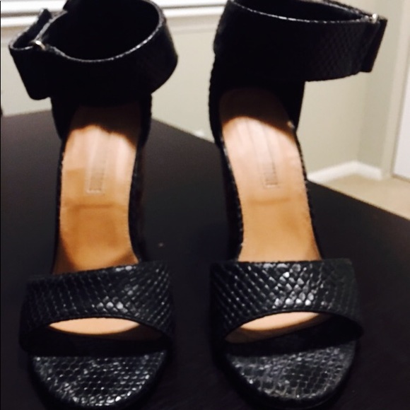 Gently used black heels - Picture 3 of 3