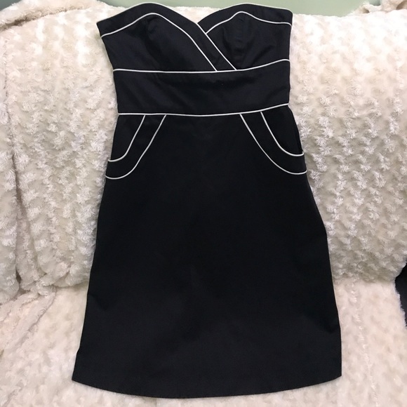 White House Black Market Dresses & Skirts - WHBM Strapless Dress 👗 w/ pockets Sz 0