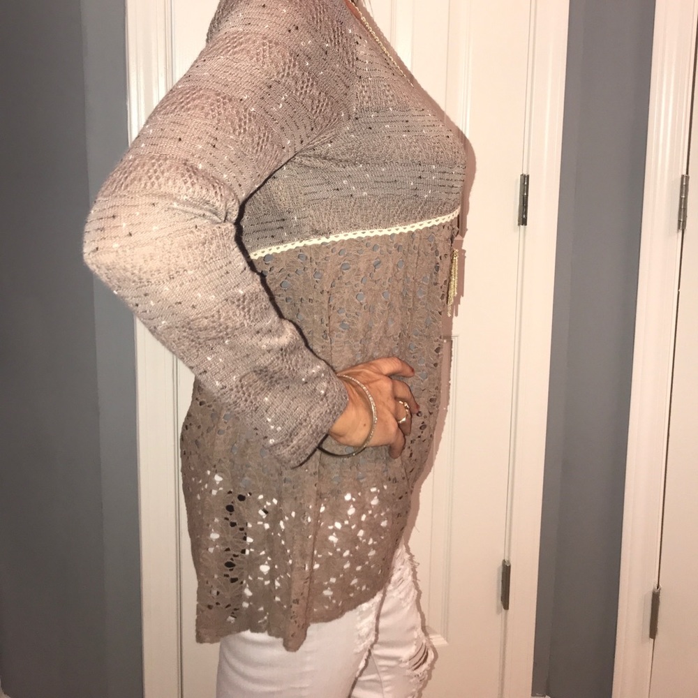 NWT elegant top - Picture 3 of 6