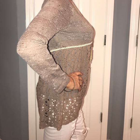 NWT elegant top - Picture 3 of 6