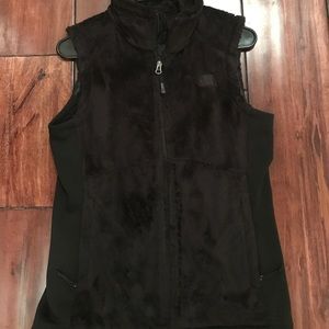 Black North Fact vest